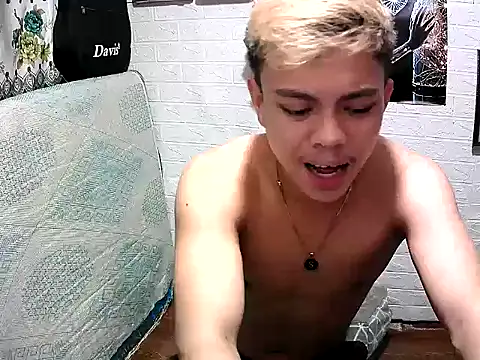 Snapshot of Pinoy_slutcummer69 chatting on 11/20/25, 08:58 Pinoy slutcummer69 online show from 11/20/25, 08:58