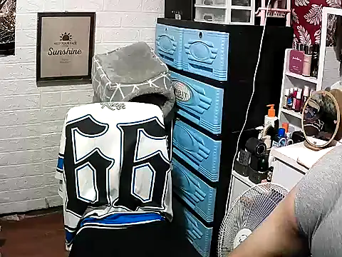 Snapshot of Pinoy_slutcummer69 chatting on 11/29/25, 09:01 Pinoy slutcummer69 online show from 11/29/25, 09:01