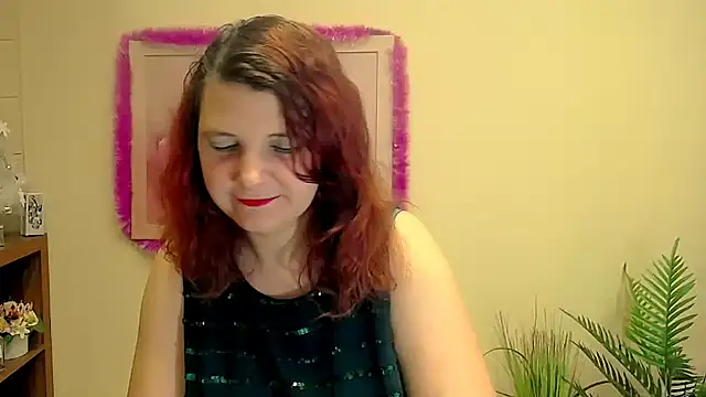 Snapshot of TwoBigSuns chatting on 12/19/25, 08:21 TwoBigSuns online show from 12/19/25, 08:21