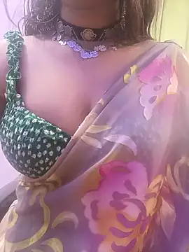 Snapshot of Naina_007 chatting on 09/18/25, 04:47 Naina 007 online show from 09/18/25, 04:47