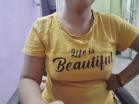 Snapshot of Naina_007 chatting on 09/23/25, 05:38 Naina 007 online show from 09/23/25, 05:38