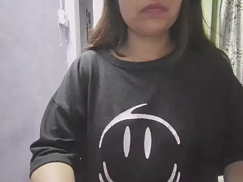 Snapshot of Naina_007 chatting on 10/06/25, 06:16 Naina 007 online show from 10/06/25, 06:16