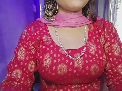 Snapshot of Naina_007 chatting on 10/10/25, 06:45 Naina 007 online show from 10/10/25, 06:45