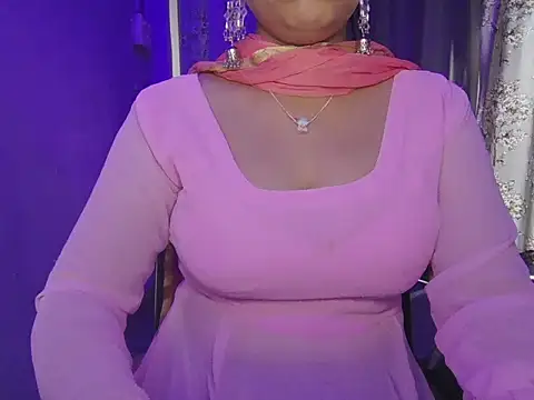 Snapshot of Naina_007 chatting on 10/28/25, 10:19 Naina 007 online show from 10/28/25, 10:19