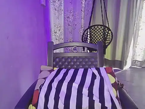 Snapshot of Naina_007 chatting on 11/28/25, 07:00 Naina 007 online show from 11/28/25, 07:00