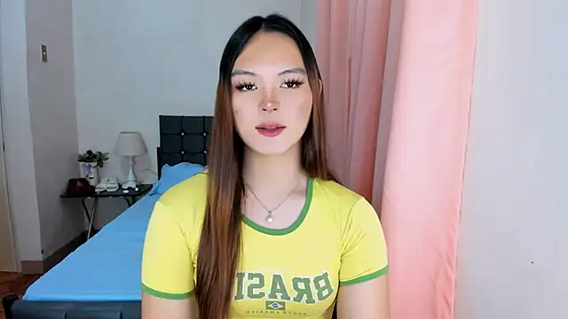 Snapshot of ameliamaureen chatting on 09/24/25, 02:20 ameliamaureen online show from 09/24/25, 02:20