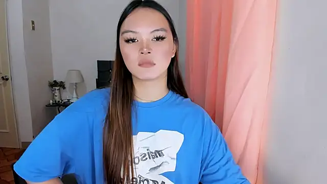 Snapshot of ameliamaureen chatting on 11/17/25, 03:34 ameliamaureen online show from 11/17/25, 03:34