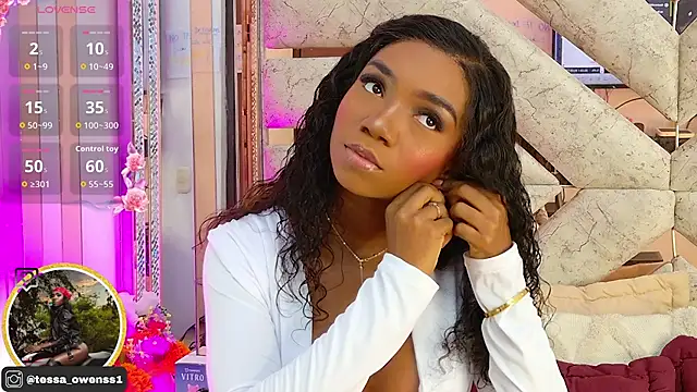 Tessa Owenss online show from 10/22/25, 07:02