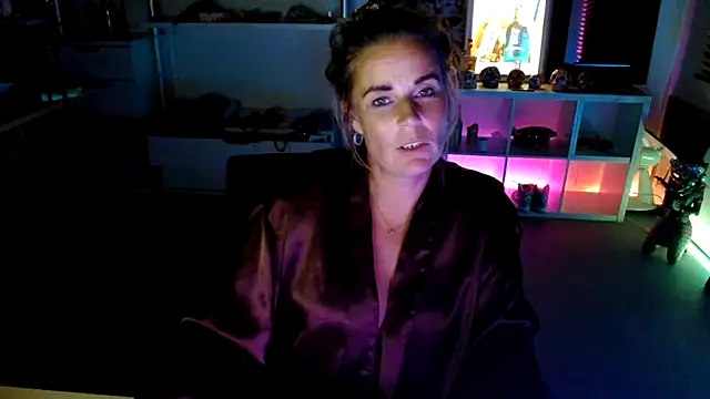 Mrs-Aurora online show from 10/05/25, 01:48