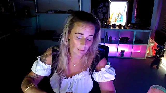 Mrs-Aurora online show from 10/10/25, 09:25