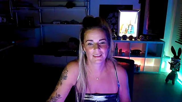 Mrs-Aurora online show from 10/14/25, 08:31