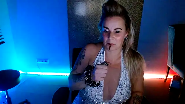 Mrs-Aurora online show from 11/25/25, 07:58