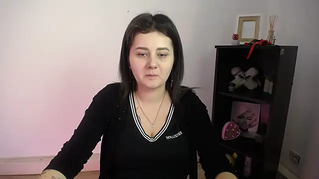 Katrin kiss  online show from 11/14/25, 12:48