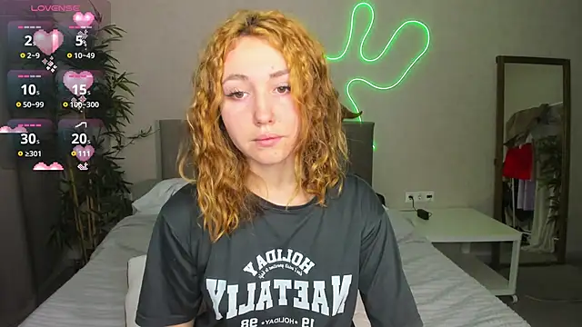 Luna G0ld online show from 11/18/25, 12:27