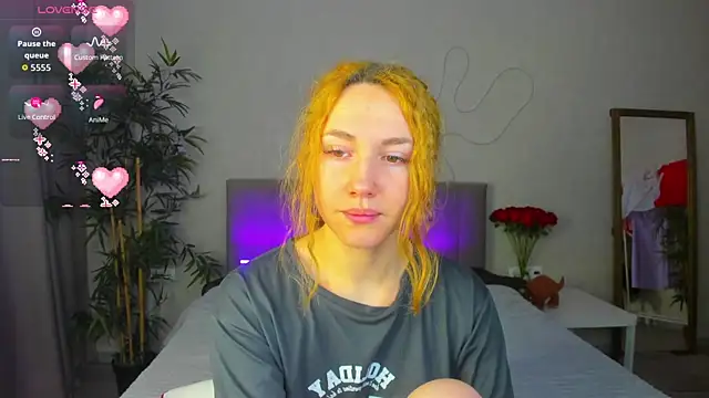 Luna G0ld online show from 11/27/25, 12:02