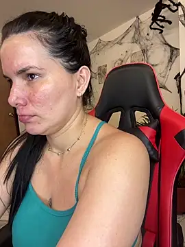 Snapshot of carol_cruz133 chatting on 10/15/25, 11:27 carol cruz133 online show from 10/15/25, 11:27