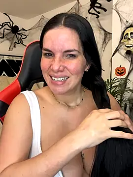 Snapshot of carol_cruz133 chatting on 10/25/25, 11:21 carol cruz133 online show from 10/25/25, 11:21