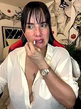 Snapshot of carol_cruz133 chatting on 10/29/25, 11:28 carol cruz133 online show from 10/29/25, 11:28