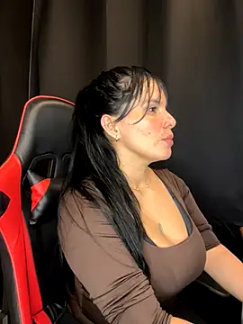 Snapshot of carol_cruz133 chatting on 11/05/25, 11:27 carol cruz133 online show from 11/05/25, 11:27