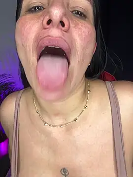 Snapshot of carol_cruz133 chatting on 11/26/25, 11:28 carol cruz133 online show from 11/26/25, 11:28