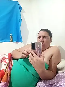 Snapshot of yaneth_ chatting on 12/17/25, 01:00 yaneth online show from 12/17/25, 01:00