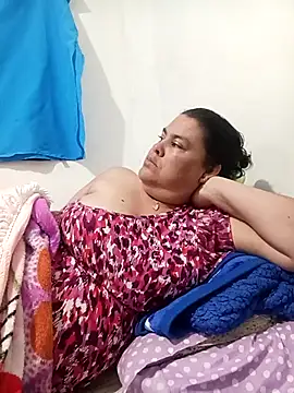 Snapshot of yaneth_ chatting on 12/19/25, 12:17 yaneth online show from 12/19/25, 12:17