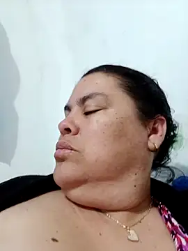 Snapshot of yaneth_ chatting on 12/20/25, 01:12 yaneth online show from 12/20/25, 01:12