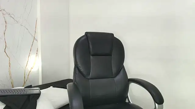 Snapshot of Karla_hilton1 chatting on 01/17/26, 11:37 Karla hilton1 online show from 01/17/26, 11:37