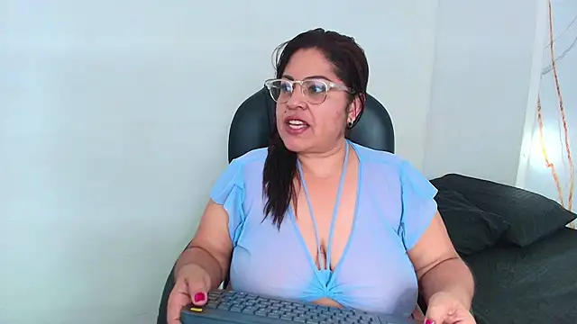 Snapshot of Karla_hilton1 chatting on 02/02/26, 01:21 Karla hilton1 online show from 02/02/26, 01:21