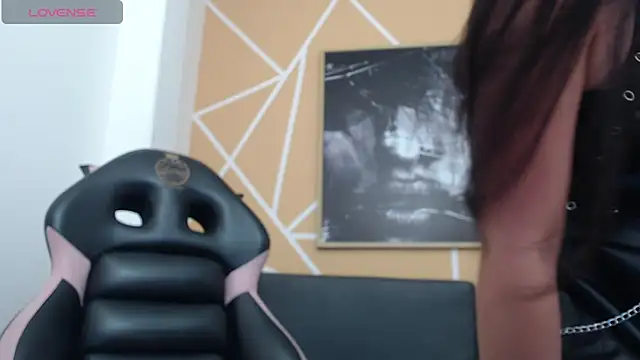 olivia russo  online show from 10/19/25, 01:12