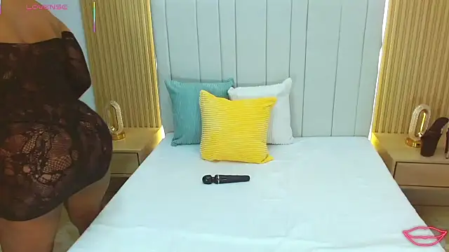 WildScarlet online show from 10/27/25, 01:37