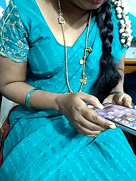 Snapshot of lolida69thamil chatting on 11/26/25, 04:30 lolida69thamil online show from 11/26/25, 04:30