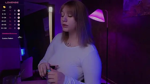 Snapshot of Morvelyn chatting on 10/14/25, 05:03 Morvelyn online show from 10/14/25, 05:03