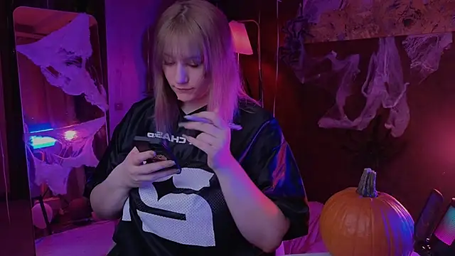 Snapshot of Morvelyn chatting on 10/26/25, 05:30 Morvelyn online show from 10/26/25, 05:30