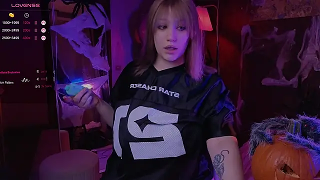 Snapshot of Morvelyn chatting on 10/27/25, 06:34 Morvelyn online show from 10/27/25, 06:34