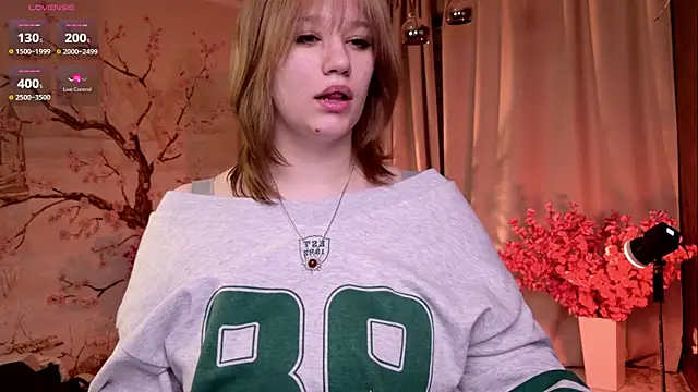 Snapshot of Morvelyn chatting on 11/20/25, 07:02 Morvelyn online show from 11/20/25, 07:02