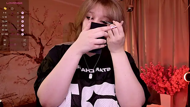 Snapshot of Morvelyn chatting on 11/26/25, 02:51 Morvelyn online show from 11/26/25, 02:51