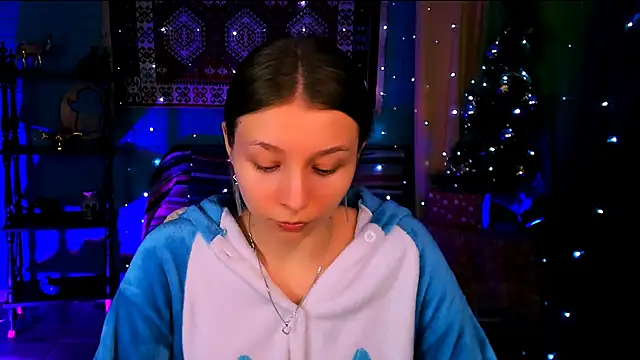 JulieDaniel online show from 12/22/25, 08:22