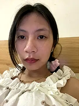 Snapshot of Lil-Gi chatting on 09/15/25, 03:34 Lil-Gi online show from 09/15/25, 03:34