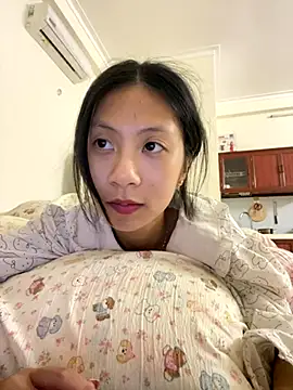 Snapshot of Lil-Gi chatting on 11/20/25, 03:56 Lil-Gi online show from 11/20/25, 03:56