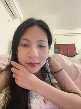 Snapshot of Lil-Gi chatting on 11/27/25, 04:09 Lil-Gi online show from 11/27/25, 04:09