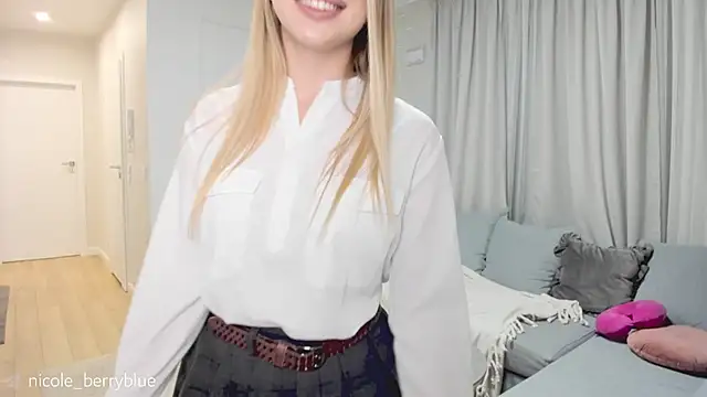 Snapshot of nicole_blueberry chatting on 09/29/25, 08:24 nicole blueberry online show from 09/29/25, 08:24