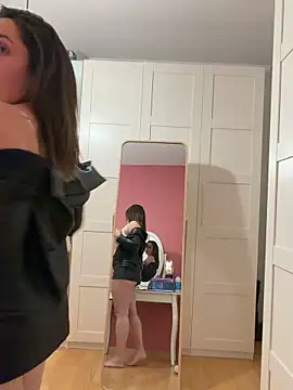 chloedlm5 online show from 04/12/26, 08:58