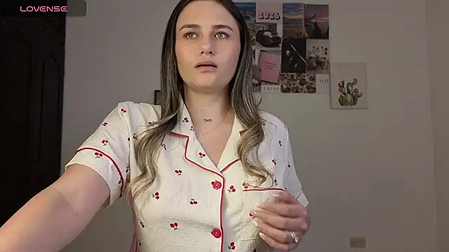 Veronika  Winslow  online show from 05/01/26, 05:23