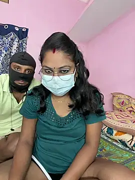 Lovlycouple1 online show from 10/28/25, 05:59