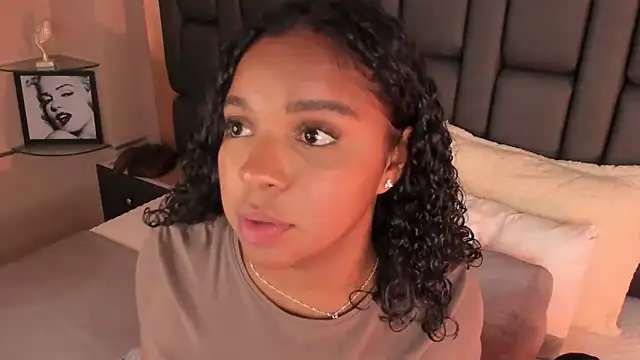 LisaMendez online show from 10/07/25, 01:03