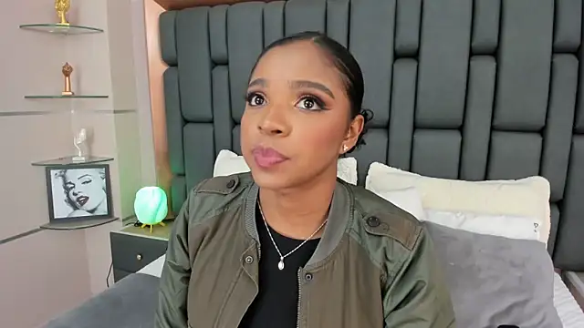 LisaMendez online show from 10/16/25, 03:51