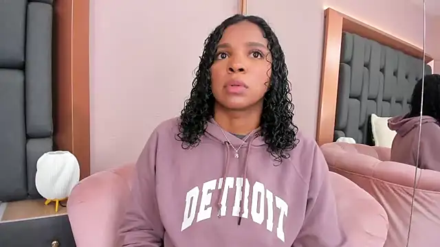 LisaMendez online show from 11/06/25, 03:51