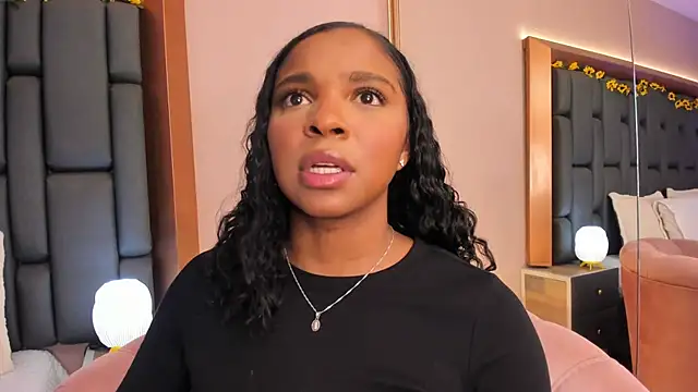 LisaMendez online show from 12/18/25, 12:17