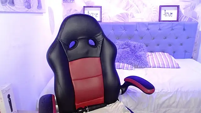 Lily tk online show from 11/20/25, 03:18